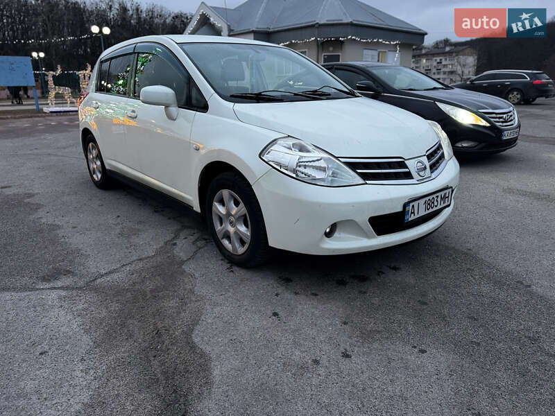 Хэтчбек Nissan TIIDA 2011 в Обухове