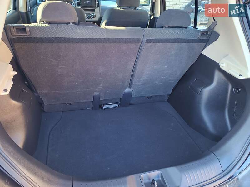 Хэтчбек Nissan TIIDA 2012 в Липовце