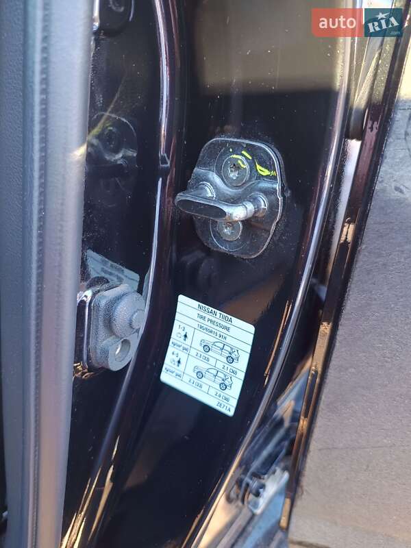 Хэтчбек Nissan TIIDA 2012 в Липовце