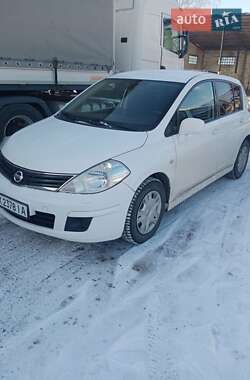 Хетчбек Nissan TIIDA 2010 в Городку