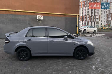 Седан Nissan TIIDA 2007 в Ровно