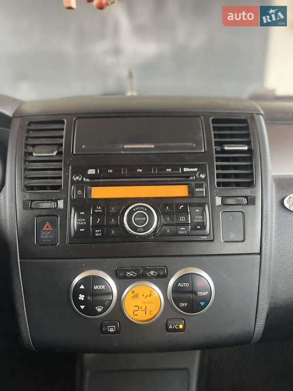 Хетчбек Nissan TIIDA 2009 в Кам'янці-Бузькій