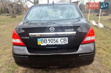 Седан Nissan TIIDA 2011 в Киеве