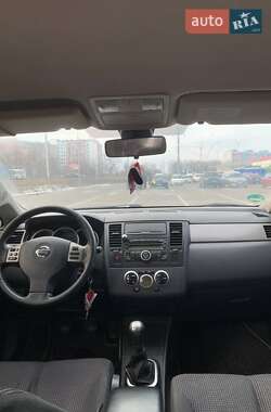 Хетчбек Nissan TIIDA 2011 в Києві