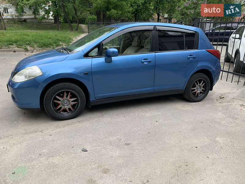 Хэтчбек Nissan TIIDA 2007 в Киеве