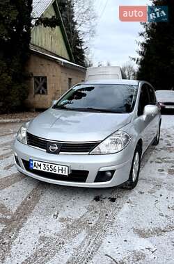 Хэтчбек Nissan TIIDA 2008 в 