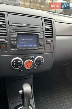Седан Nissan TIIDA 2011 в 