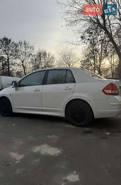 Седан Nissan TIIDA 2011 в 