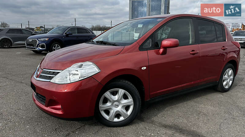 Хэтчбек Nissan TIIDA 2012 в Киеве