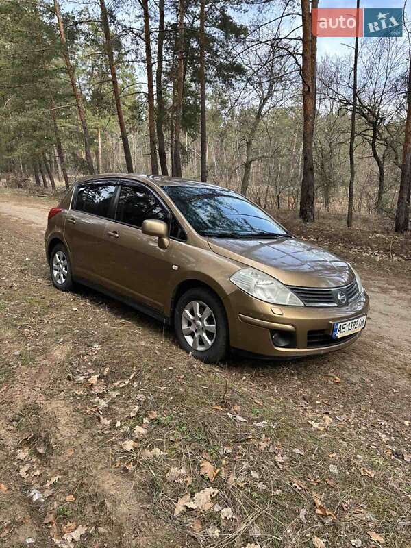Nissan TIIDA 2008