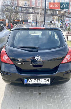 Хэтчбек Nissan TIIDA 2011 в 
