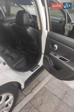 Седан Nissan TIIDA 2008 в Днепре
