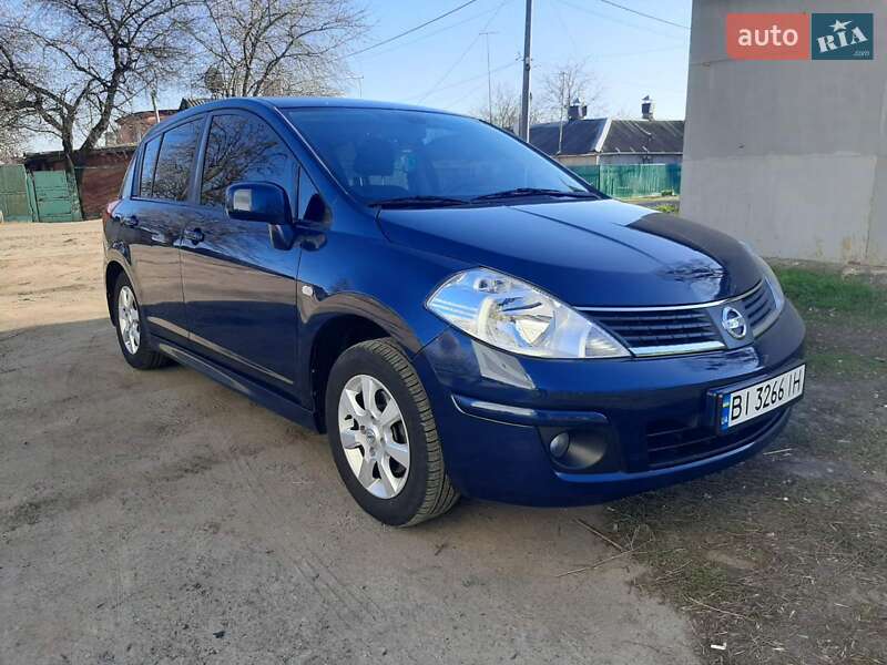 Хэтчбек Nissan TIIDA 2012 в Полтаве