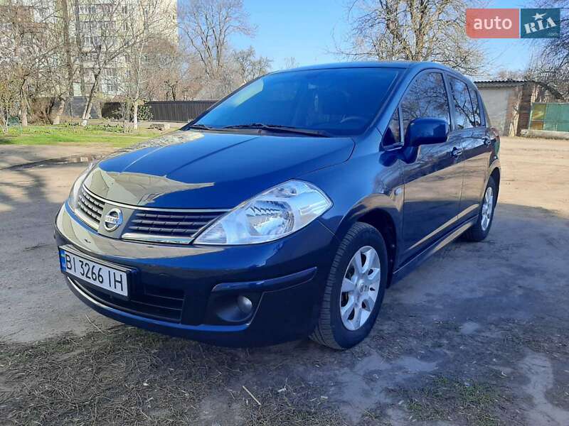Хэтчбек Nissan TIIDA 2012 в Полтаве