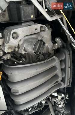 Хетчбек Nissan TIIDA 2012 в 