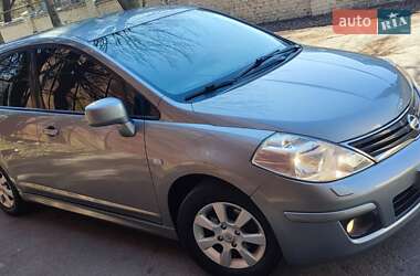 Хетчбек Nissan TIIDA 2011 в 