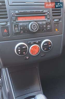 Хетчбек Nissan TIIDA 2011 в 