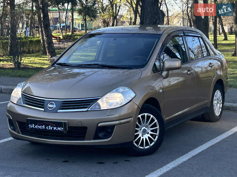 Nissan TIIDA 2008