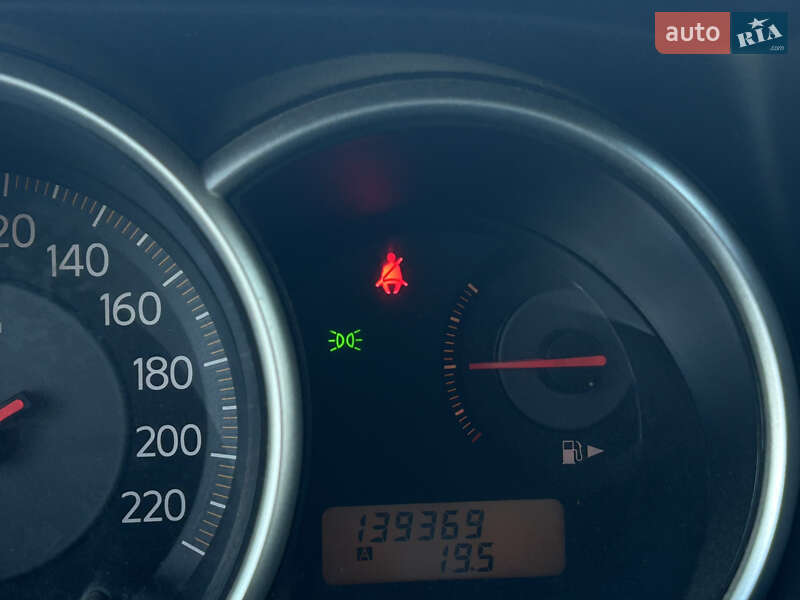 Седан Nissan TIIDA 2008 в Миколаєві