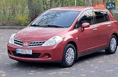Хэтчбек Nissan TIIDA 2012 в 