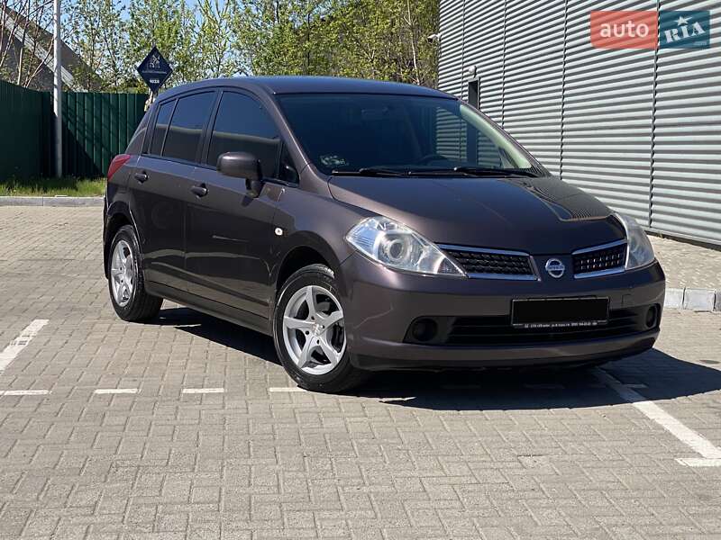 Хетчбек Nissan TIIDA 2008 в 