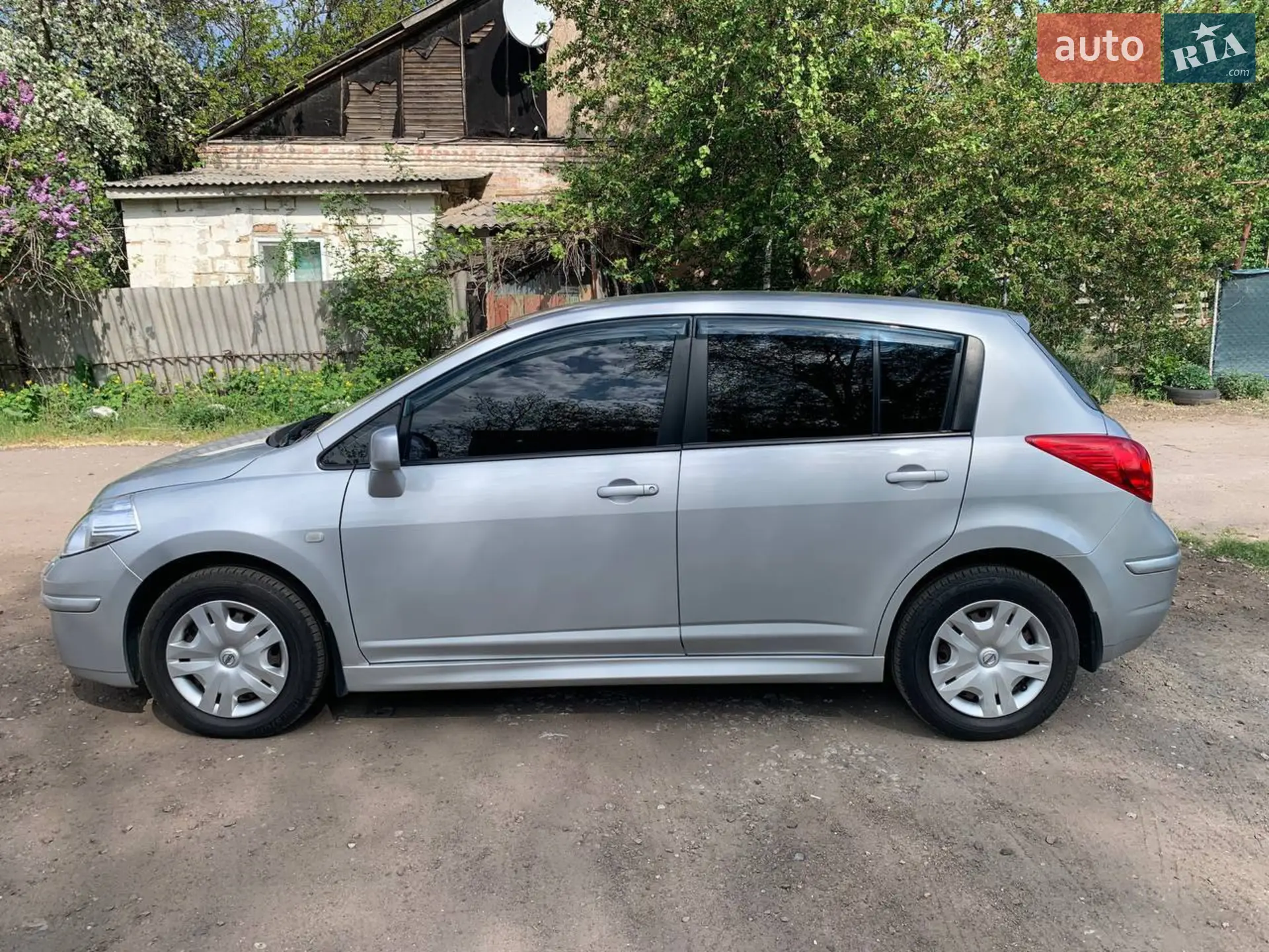 2010 Nissan Tiida - мініатюра 3