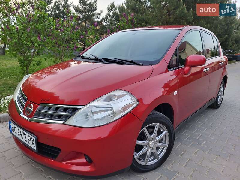 Nissan TIIDA 2012