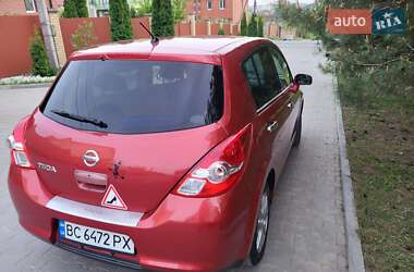 Хэтчбек Nissan TIIDA 2012 в 