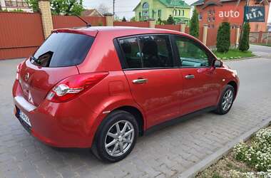 Хэтчбек Nissan TIIDA 2012 в 