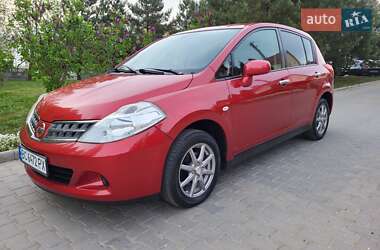Хэтчбек Nissan TIIDA 2012 в 