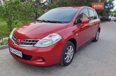 Хэтчбек Nissan TIIDA 2012 в 