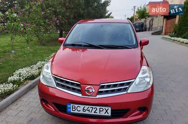 Хэтчбек Nissan TIIDA 2012 в 