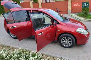 Хэтчбек Nissan TIIDA 2012 в 