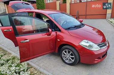 Хэтчбек Nissan TIIDA 2012 в 