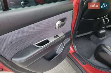 Хэтчбек Nissan TIIDA 2012 в 