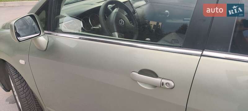 Седан Nissan TIIDA 2008 в Житомире
