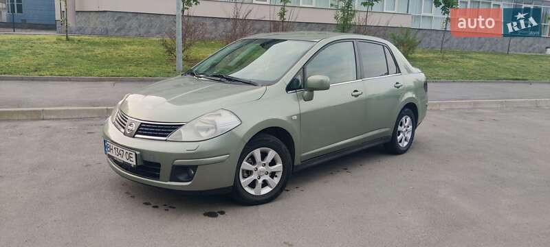 Седан Nissan TIIDA 2008 в Житомире