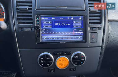 Хэтчбек Nissan TIIDA 2007 в 