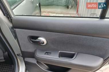 Хетчбек Nissan TIIDA 2013 в 