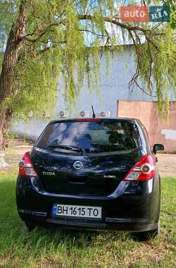 Хетчбек Nissan TIIDA 2010 в 