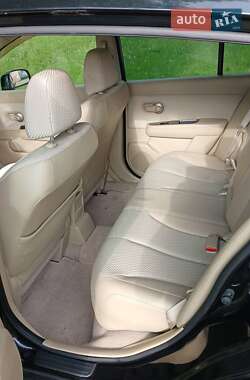 Хетчбек Nissan TIIDA 2010 в 