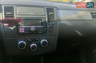Хэтчбек Nissan TIIDA 2008 в 