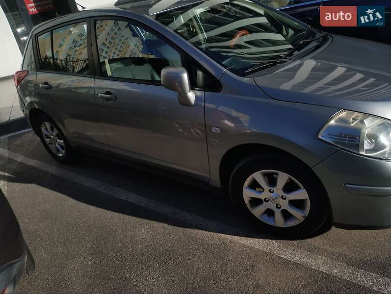 Хетчбек Nissan TIIDA 2008 в Вишневому