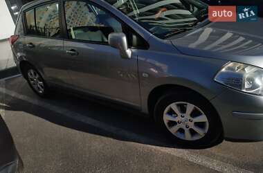 Хэтчбек Nissan TIIDA 2008 в 