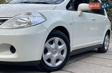 Хетчбек Nissan TIIDA 2011 в 