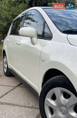Хетчбек Nissan TIIDA 2011 в 