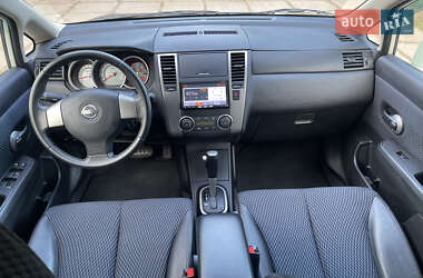 Хетчбек Nissan TIIDA 2011 в 