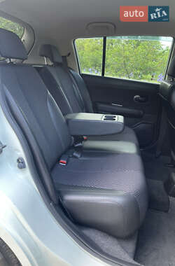 Хетчбек Nissan TIIDA 2011 в 