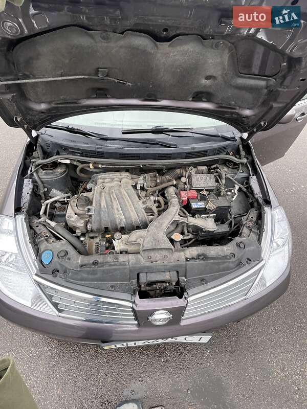 Седан Nissan TIIDA 2008 в Киеве