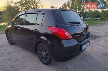 Хэтчбек Nissan TIIDA 2007 в 
